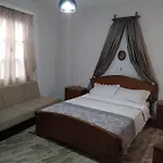 Kisiris House *