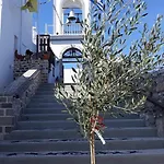 Kisiris House