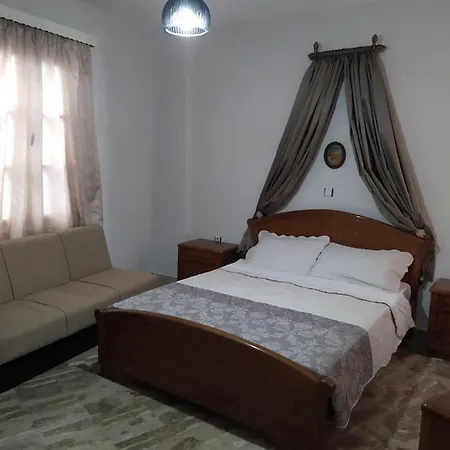 Kisiris House *
