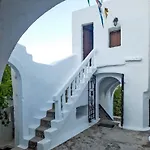 Kisiris House *