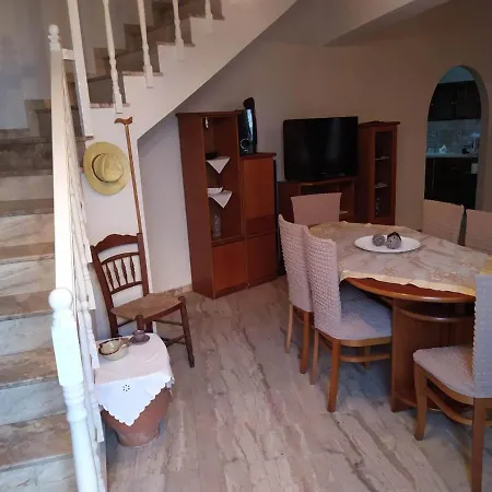 Kisiris House